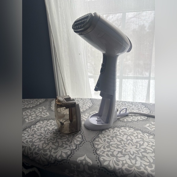 Conair Advanced Steam Technology Handheld Steamer - White and Gold - Picture 3 of 11